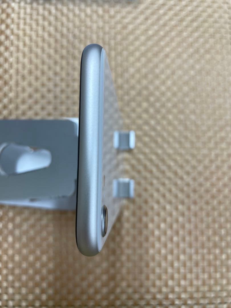 iPhone SE第3世代 64GBスターライトSIMフリー【2972】