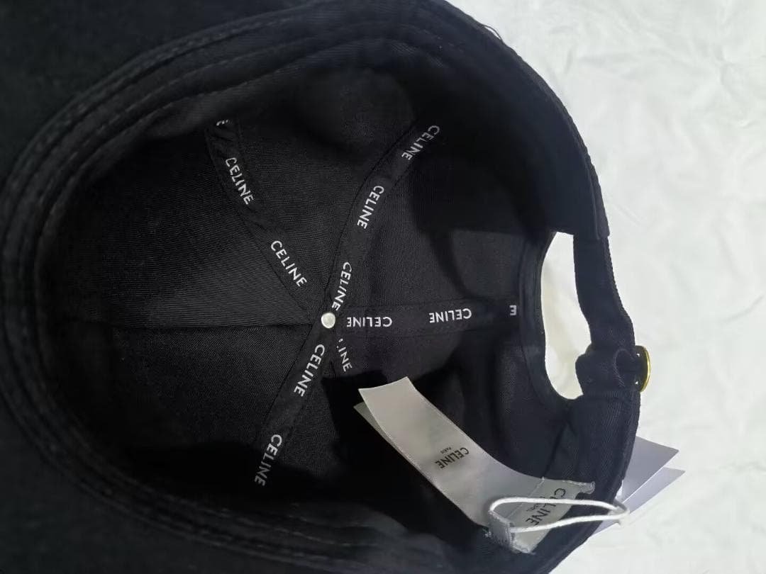 黒の刺繍ロゴベースボールキャップ