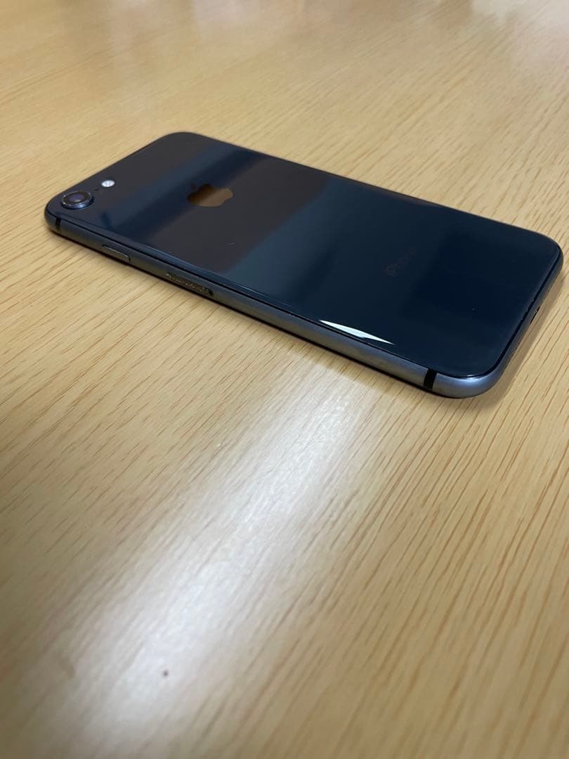 Apple iPhone 8 ブラック　本体