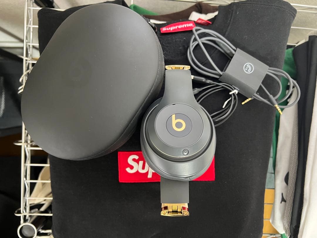 Beats Studio3 Wireless（グレイ×ゴールド）