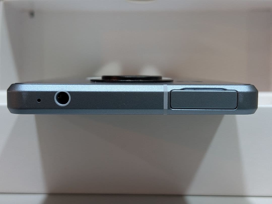 AQUOS　r8　256GB　新品未使用　箱付き　ラベンダー　SIMフリー